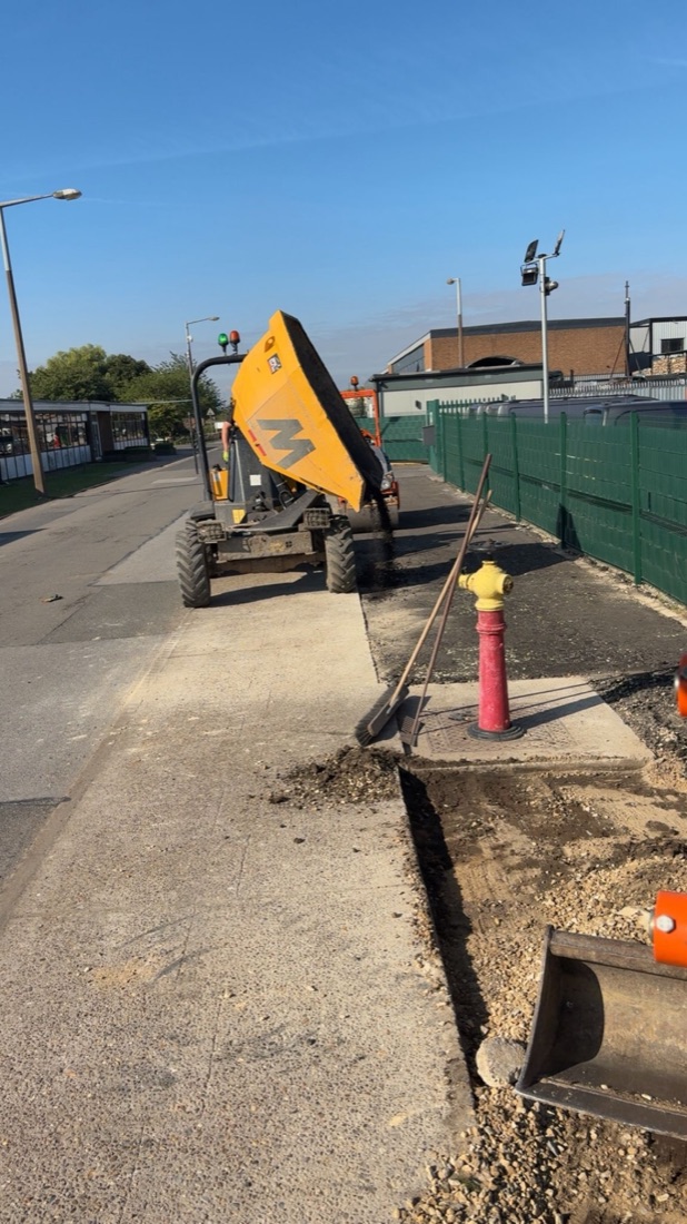 3 tonne swivel-tip dumper